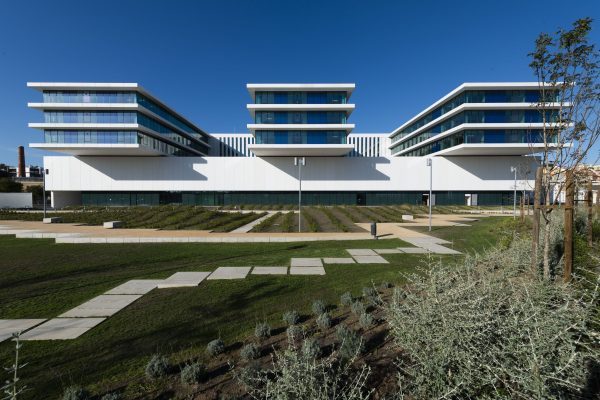 Acompanhamento fotografico da construcao do novo edificio do hospital CUF Tejo Alcantara em 2020, fase arranjos exteriores, Piso 0.